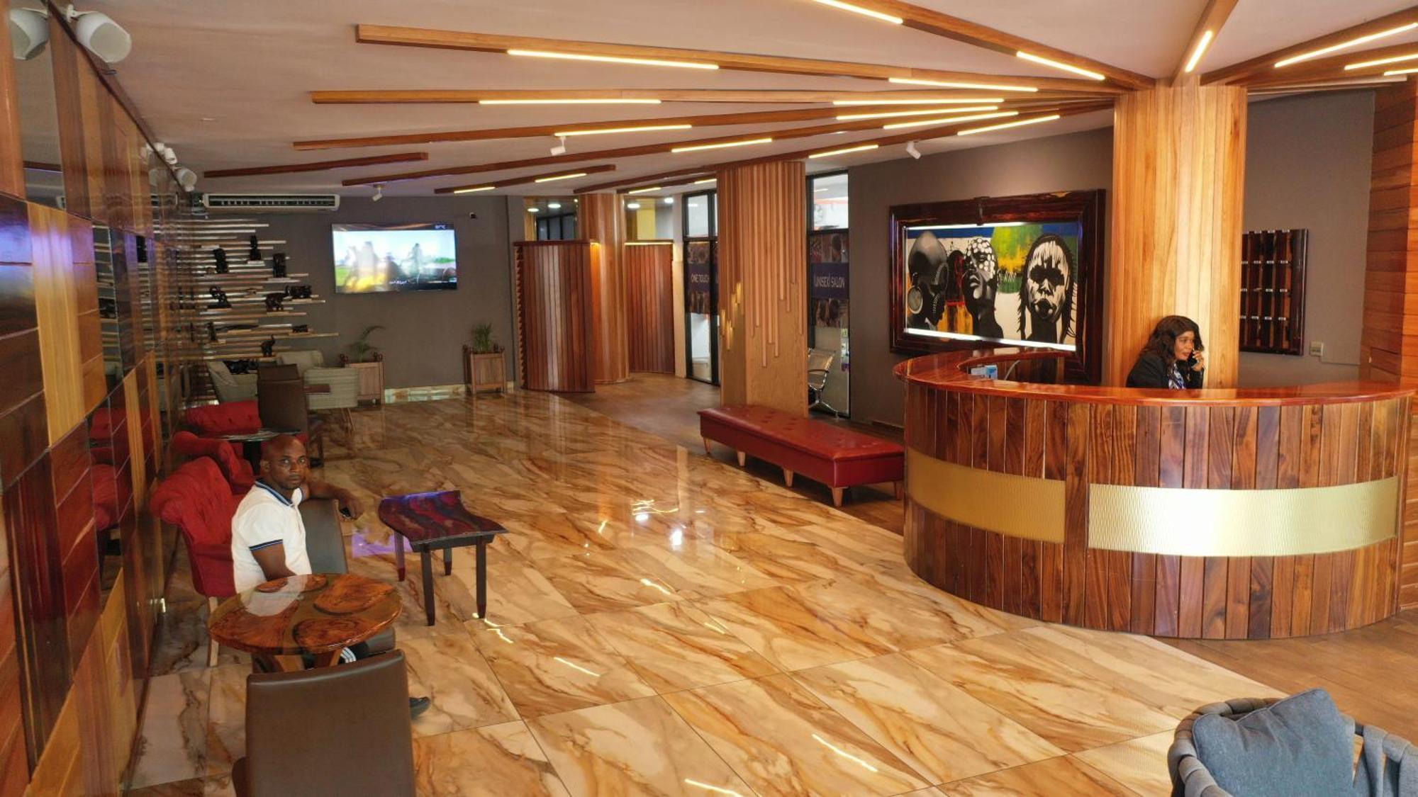 Murex Plaza Hotel & Suites Монровия Экстерьер фото