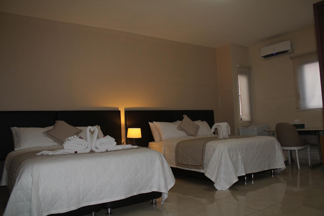 Murex Plaza Hotel & Suites Монровия Экстерьер фото
