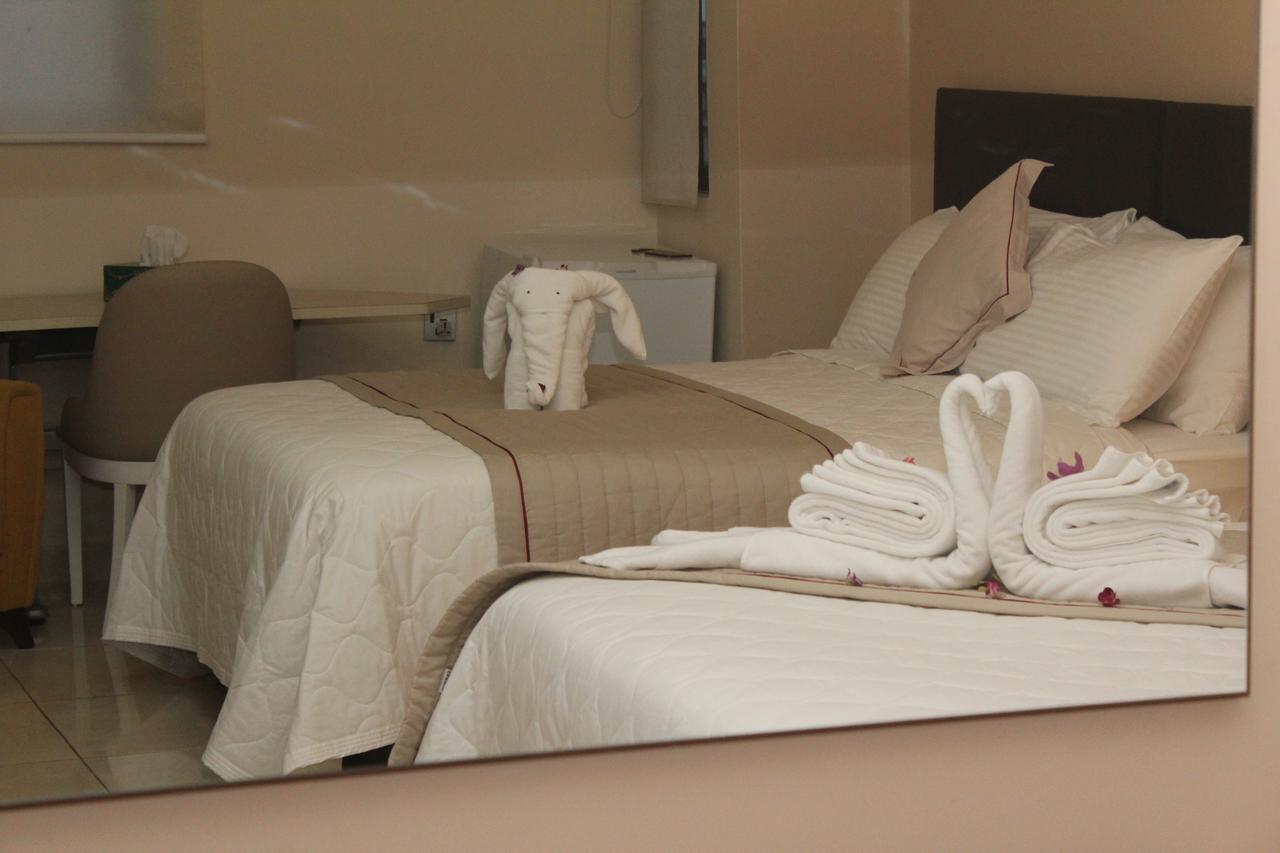 Murex Plaza Hotel & Suites Монровия Экстерьер фото