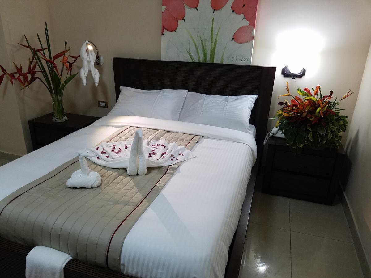 Murex Plaza Hotel & Suites Монровия Экстерьер фото