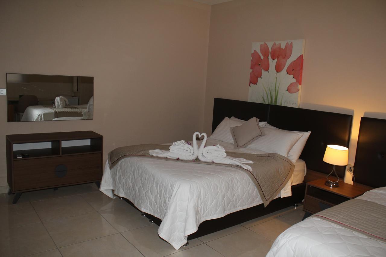 Murex Plaza Hotel & Suites Монровия Экстерьер фото